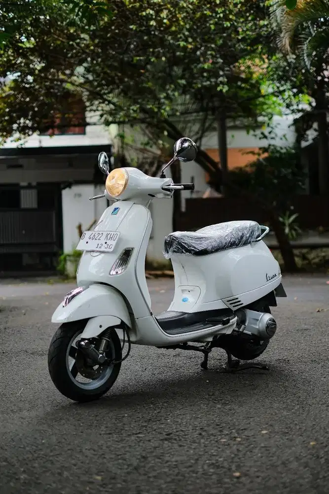 VESPA LX 150 2VIE TAHUN 2012