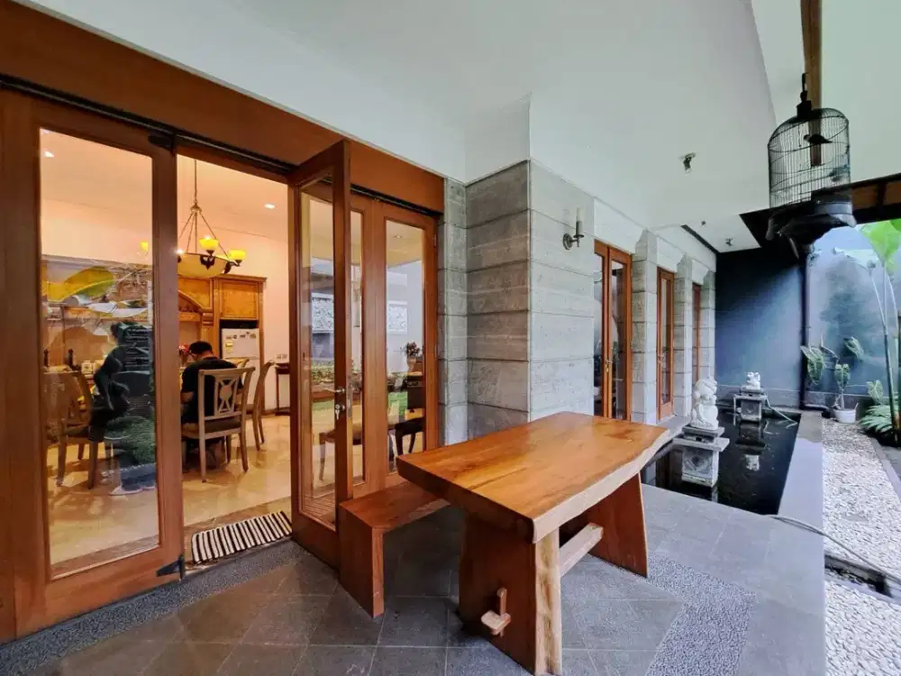 LUXURY LIVING: Rumah Mewah Batununggal Indah Estate - Tanah 400m2, Lebar 16m!