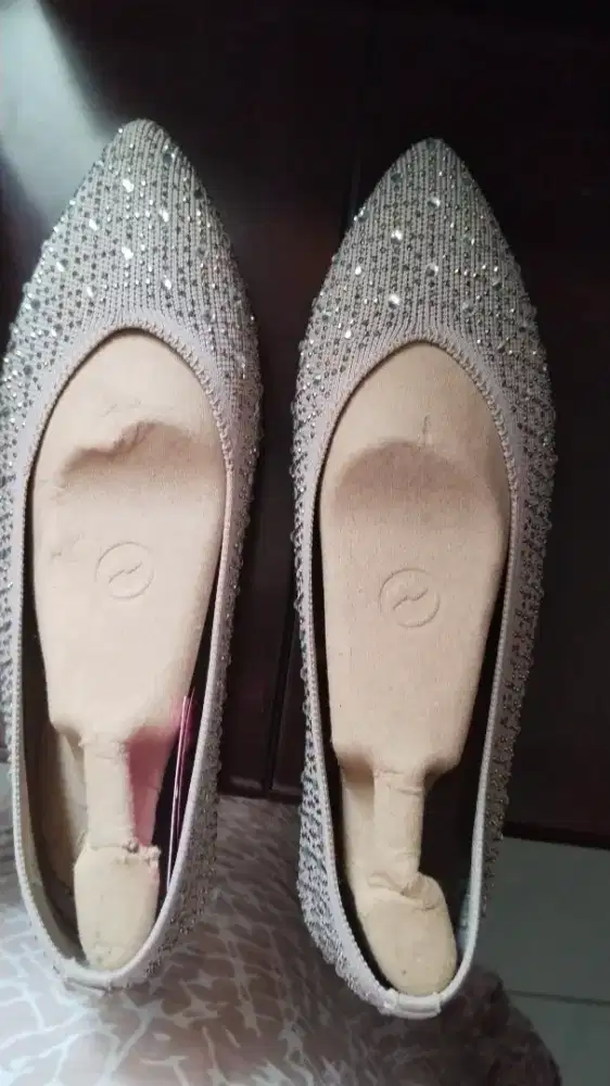 Sketchers flat shoes