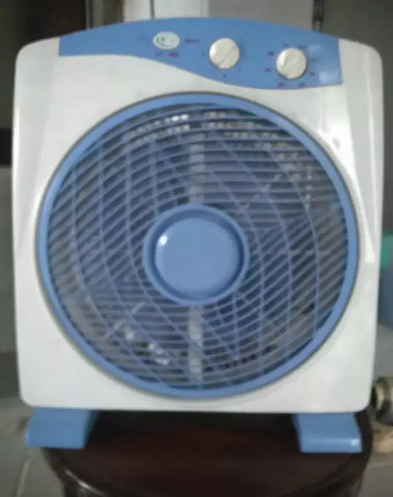 Jual 2 Kipas Angin merk Sanex & Trisonic