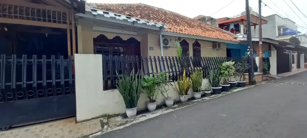 Di Jual Rumah Lok. Strategis, Nyaman di Swadarma Ulujami