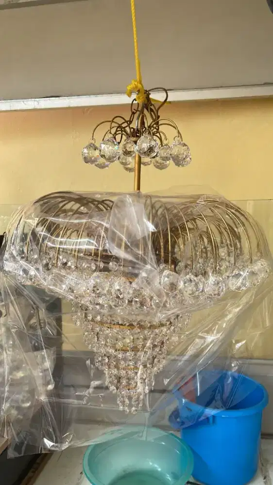 Lampu Kristal Bekas – Good Condition