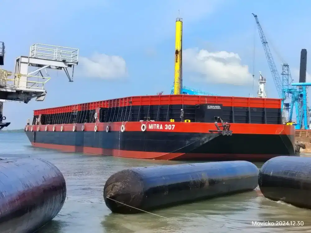 Di jual tongkang only 300 feet tahun 2025