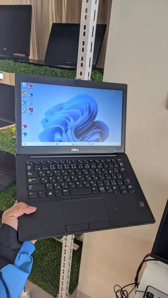 Laptop Bisnis Compact! Latitude 7290 | i5 Gen 7 | Full Port Lengkap