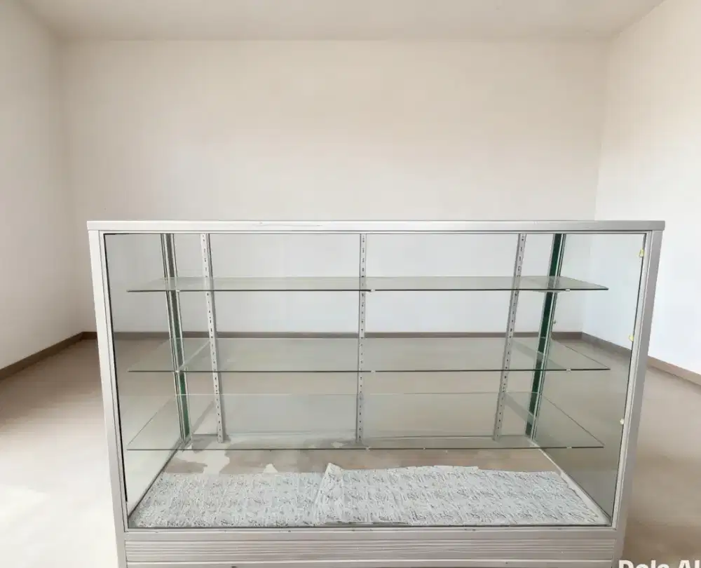 Etalase kaca P 160 Lebar bawah 50cm tggi 110cm