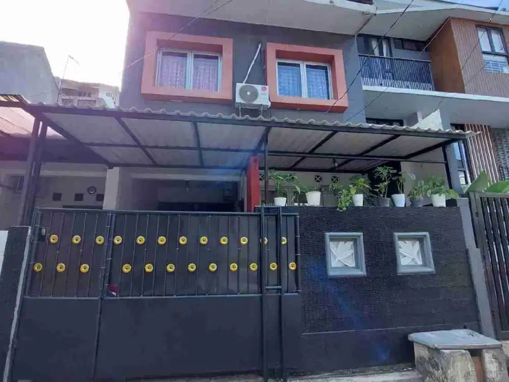 Rumah rapih dan siap huni dengan lokasi strategis di kemang jaksel