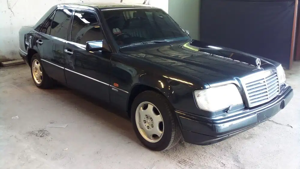 Mercedes-Benz E220 1995 Bensin