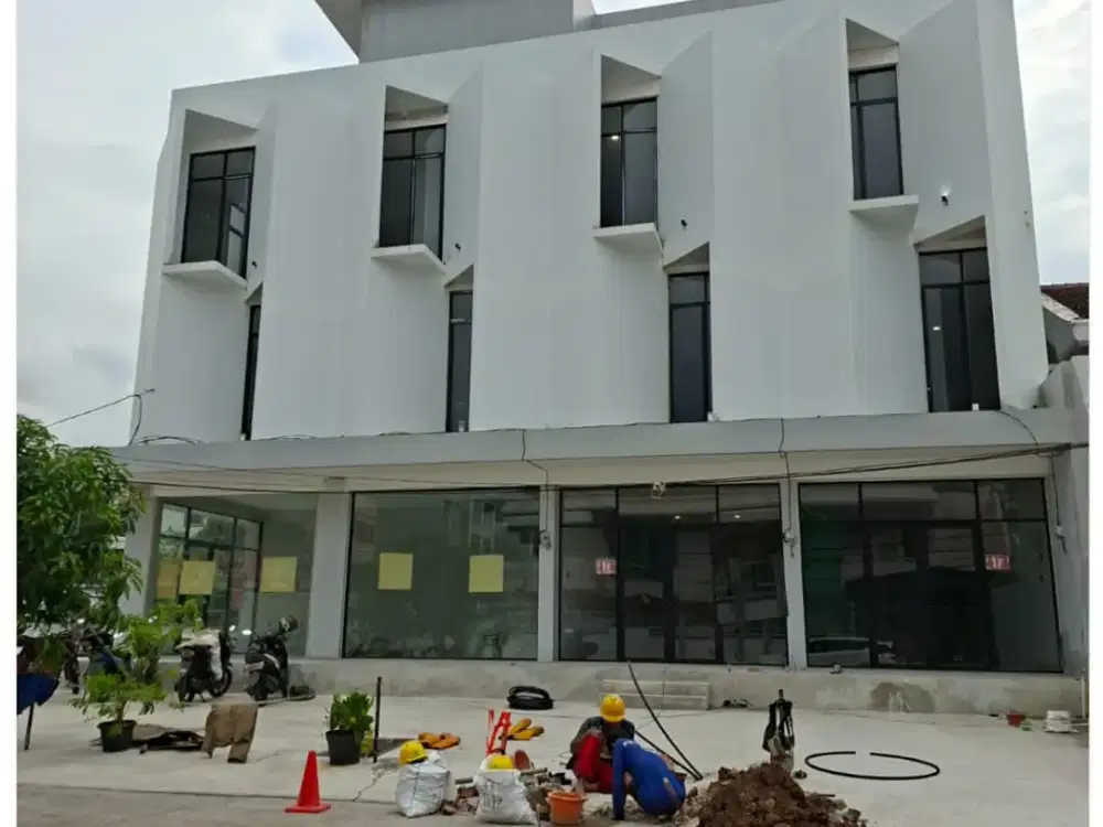 DIJUAL RUKO HOEK DI MUARA KARANG BLOK 6, JAKARTA UTARA, 117m2, 3 1/2 LANTAI, SHM.