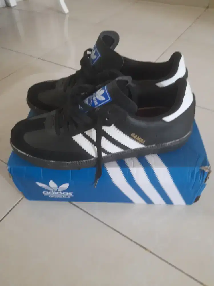 sepatu adi Samba
