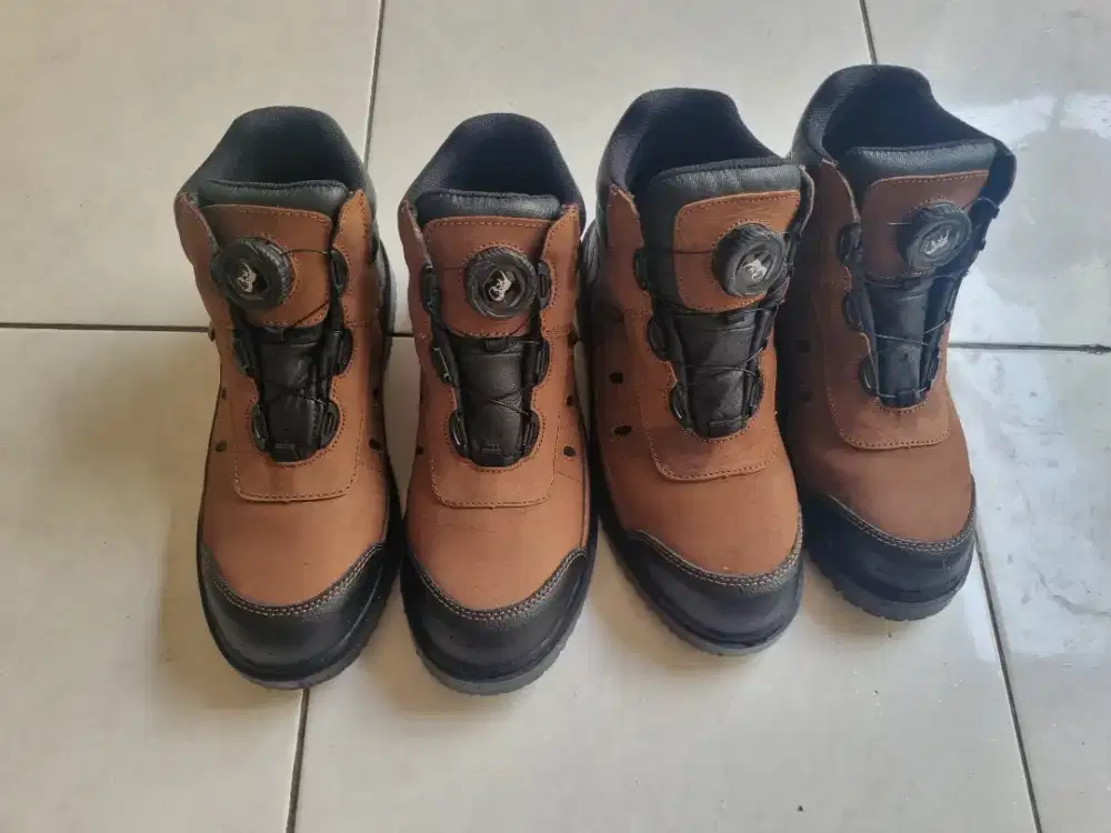 Sepatu Safety Blackrhino Size 42
