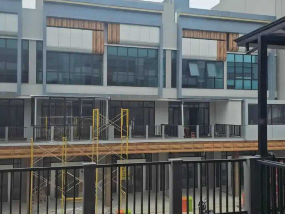 Disewakan Ruko Crystal Boulevard 3 Lantai, Luas 189M2, Bebas Banjir, bisa KPR, Akses 6Km Dari Tol Bekasi Timur Summarecon Bekasi