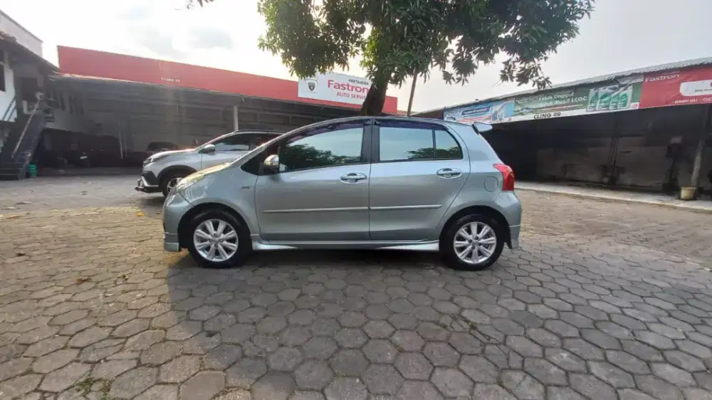 Toyota yaris type E 2013