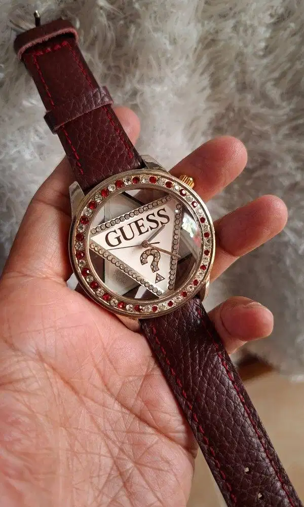 Jam Tangan Wanita G  W10216L3  - Burgundy Triangle Logo Crystal