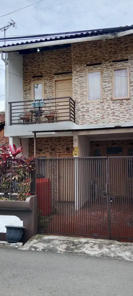 DISEWAKAN RUMAH  UNTUK  KELUARGA KECIL