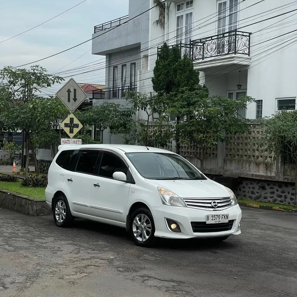 LOWKM PUTIH! Grandlivina Matic 2013 XV 1.5