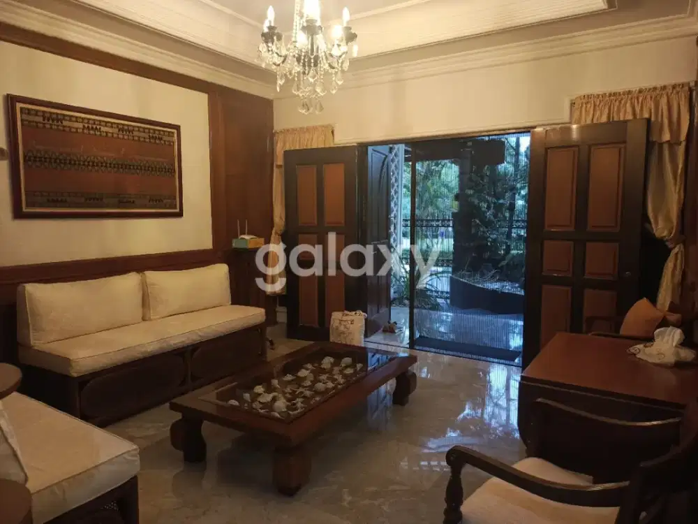 Rumah Klasik Luas dengan Kolam & Taman di Bintaro Sektor 7 (SEWA)