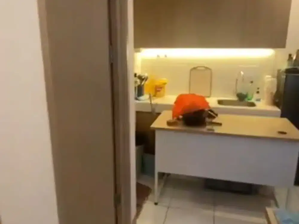 DIJUAL MURAH APARTEMENT TOKYO RIVERSIDE PIK 2, TANGERANG, 36 m2, SEMI FURNITURE.