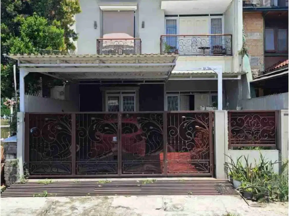 rumah di antapani 2 lantai siap huni tidak jauh ke jalan utama