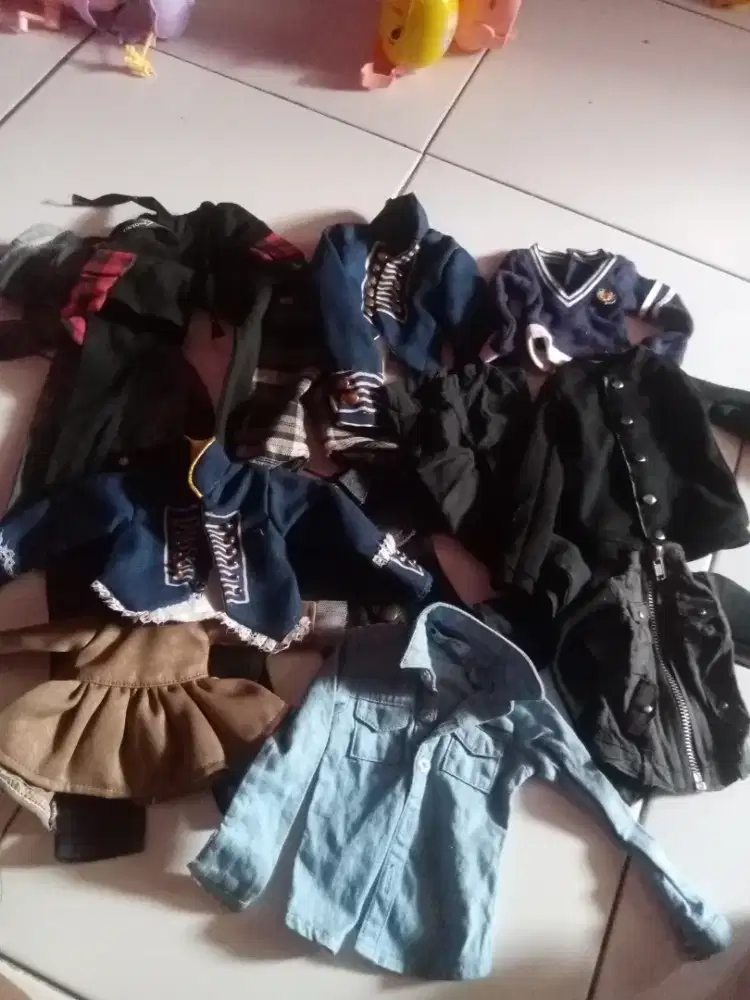pakaian untuk boneka