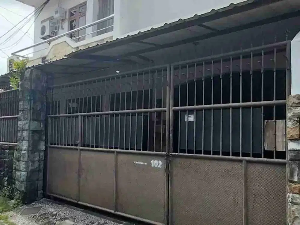 Rumah Dengan Fasilitas Kolam Renang Di Jakarta Selatan