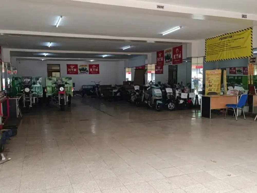 RUKO 2,5 LANTAI LOKASI RAMAI STRATEGIS COCOK SEGALA USAHA SIAP PAKAI DI MAINROAD PUNGKUR BANDUNG