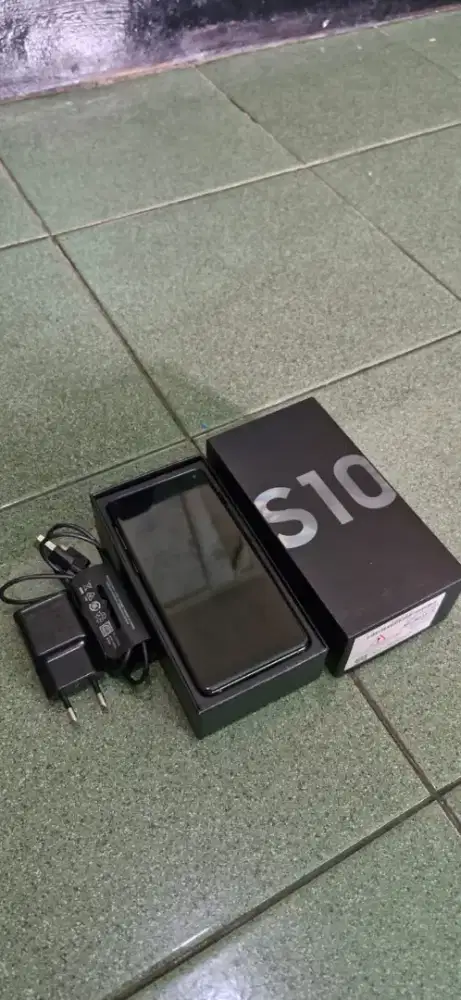 Samsung S10 8/128 fullset Jual cepet aja