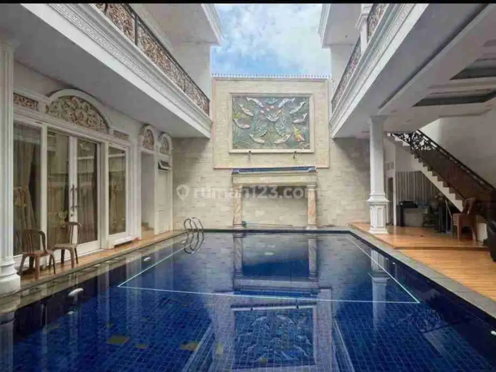 Di Jual Rumah Mewah ada Kolam Renangnya di Duren Sawit Jaktim