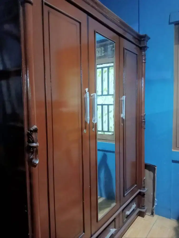 Di jual lemari 3 pintu