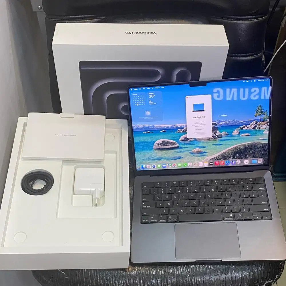 Second MacBook Pro M5 14 inch 2025 Ram 16GB SSD 512GB Garansi ibox