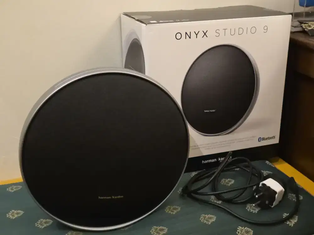 Harman kardon onyx studio 9 like new