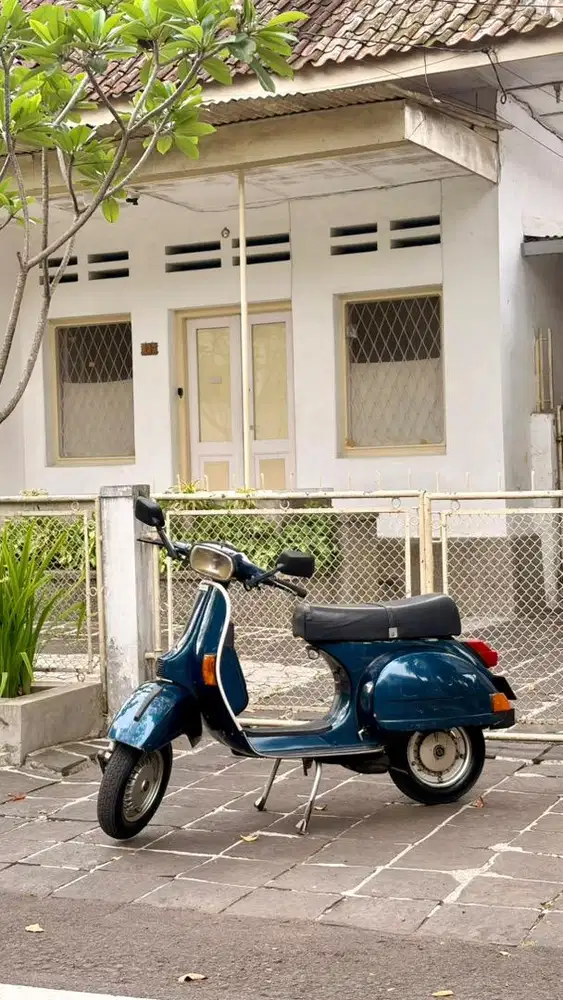 JUAL CEPAT MOTOR VESPA P150S BIRU METALIK