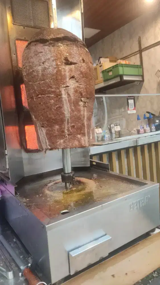 Baca deskripsi. Cari Umur 30-40tahun karyawati jaga usaha makanan