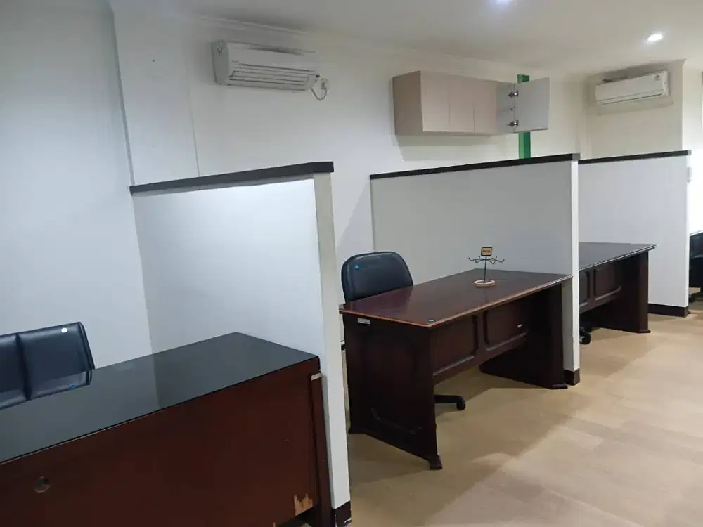 DISEWAKAN RUKO PERKANTORAN 4 LANTAI SEMI FURNISHED SIAP HUNI