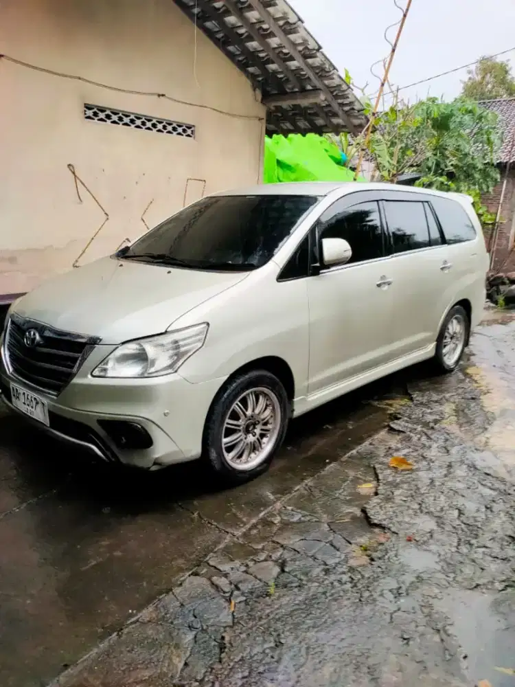Innova 2,5 V 2013 akhir