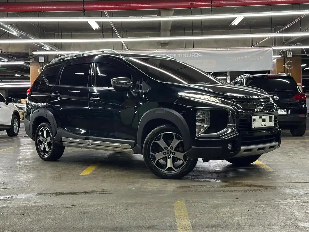 MITSUBISHI XPANDER CROSS AT 2020 (HITAM)