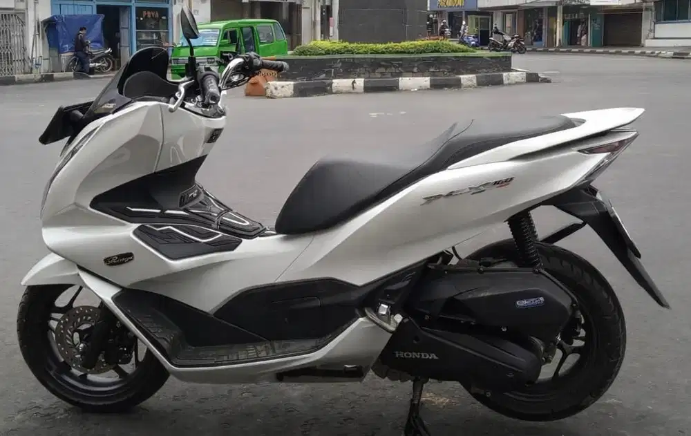 Pcx putih 2024 edisi terakhir