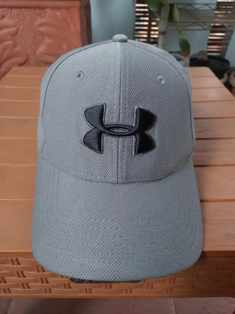 Under Armour Blitzing Flexfit (Topi Snapback / Baseball Built Up Cap)
