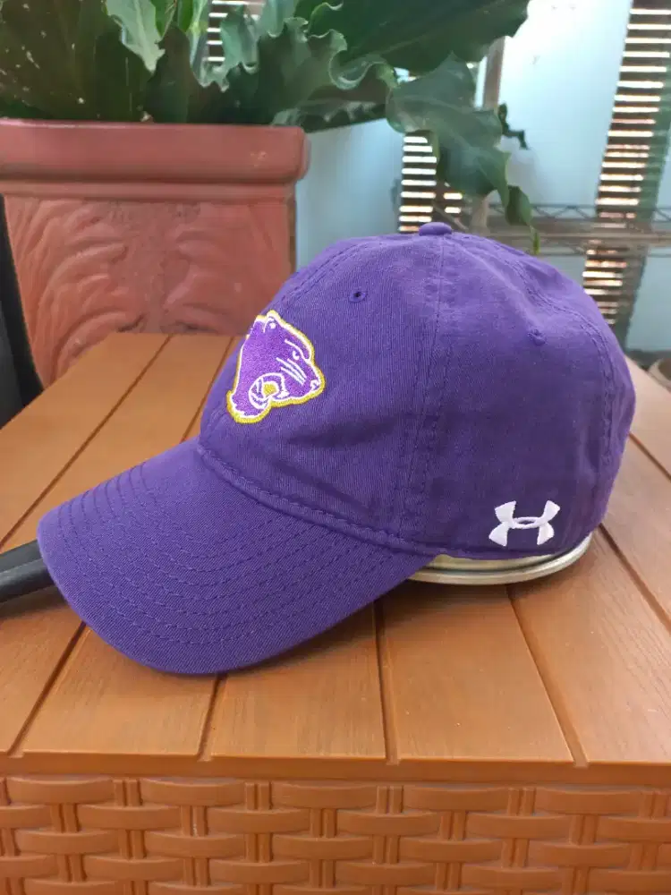 Under Armour Purple Baseball  (Topi Snapback/Trucker Hat/Vintage Cap)