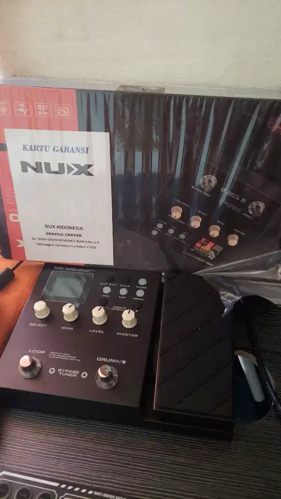 NUX MG 300 LIKE NEW