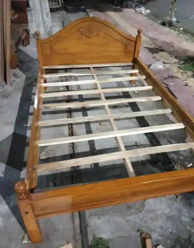 Tempat tidur kayu jati ukuran lebar 120cm