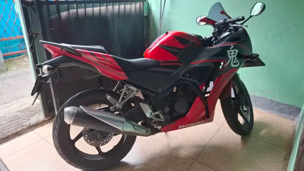CBR 2014 warna merah