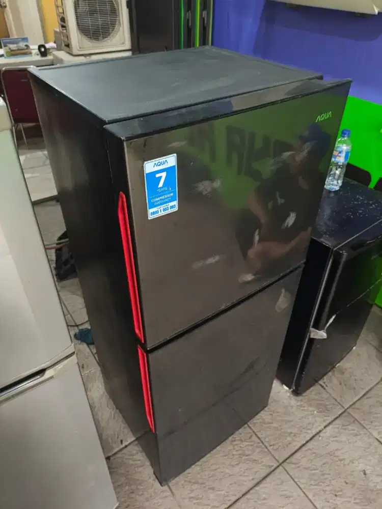 Unit kulkas type 2pintu merk Aqua dingin bagus bergaransi
