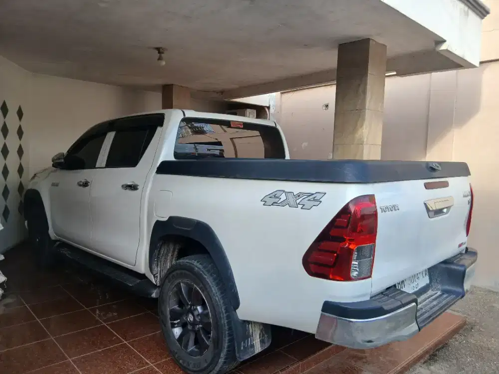 Dijual cepat Hilux Double Cabin tipe G 2015 4x4 MT