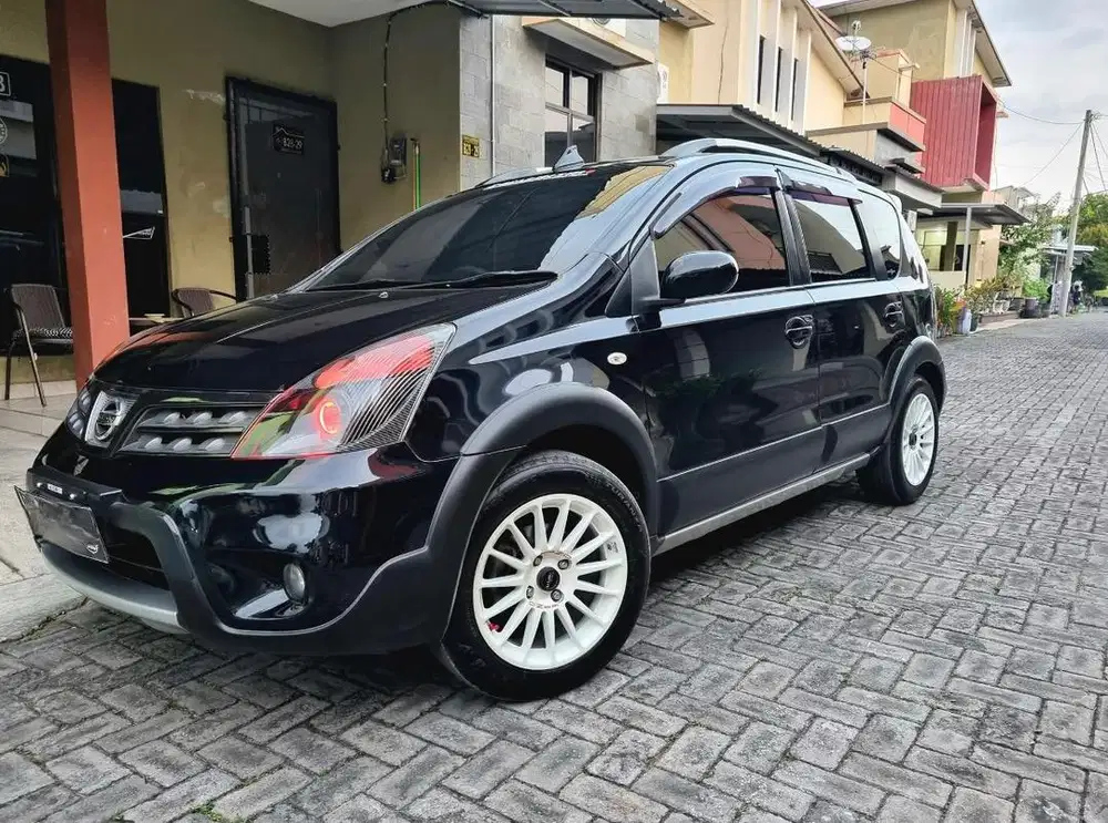 Nissan Livina XGear 2011 AT Low KM Ganteng dan Menawan