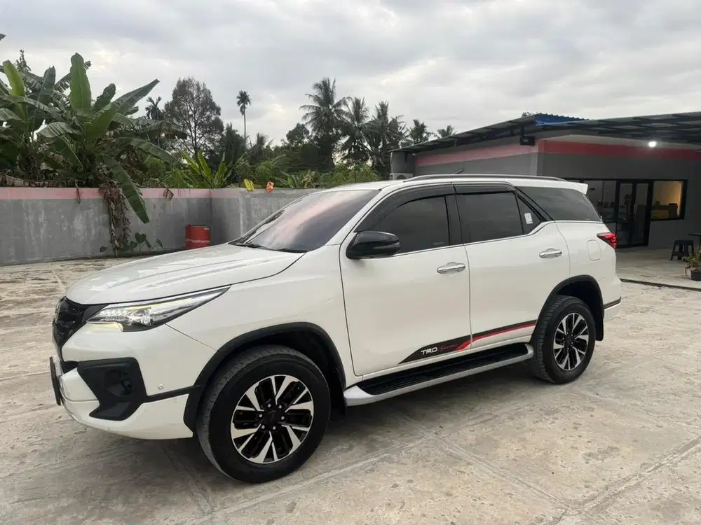 DIJUAL — Toyota Fortuner 2018 VRZ TRD Sportivo | Putih Mutiara