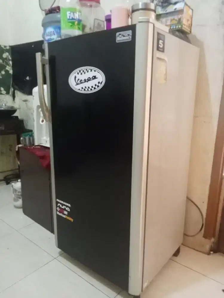 Jual kulkas 1 pintu merk Polytron dingin beku normal