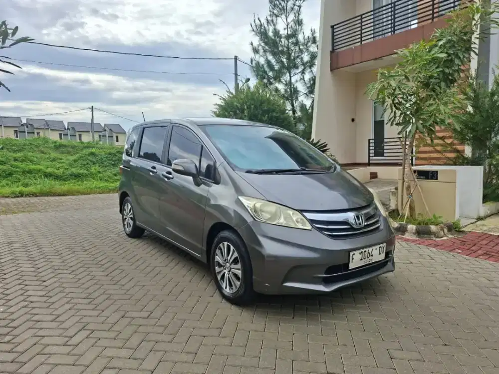HONDA FREED SD AT 2013