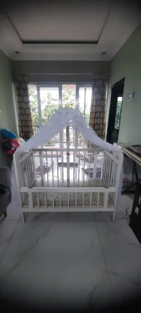 Tempat Tidur Bayi