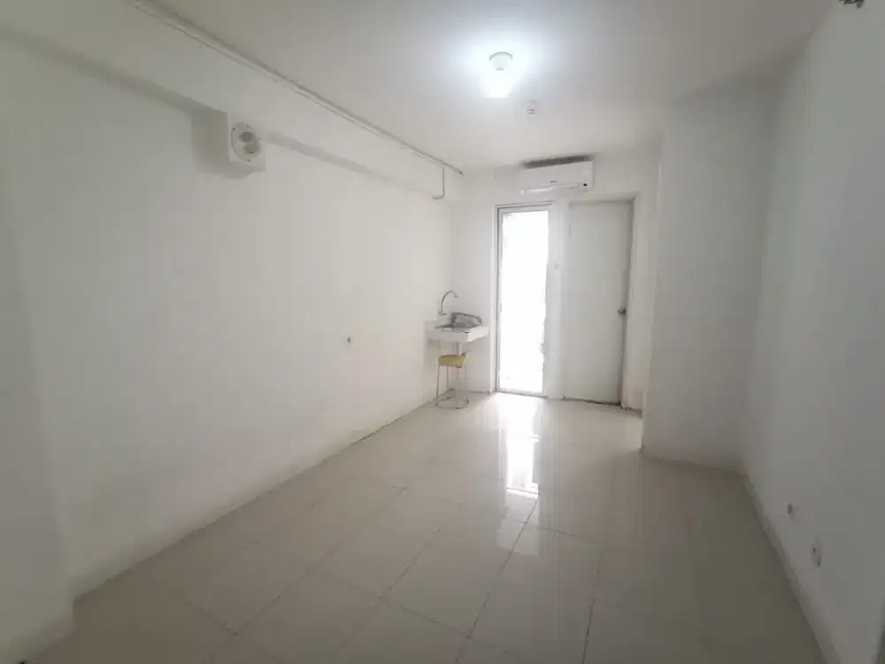 Sewa 1 thn 2 BR hook unfurnish bassura tower Alamanda