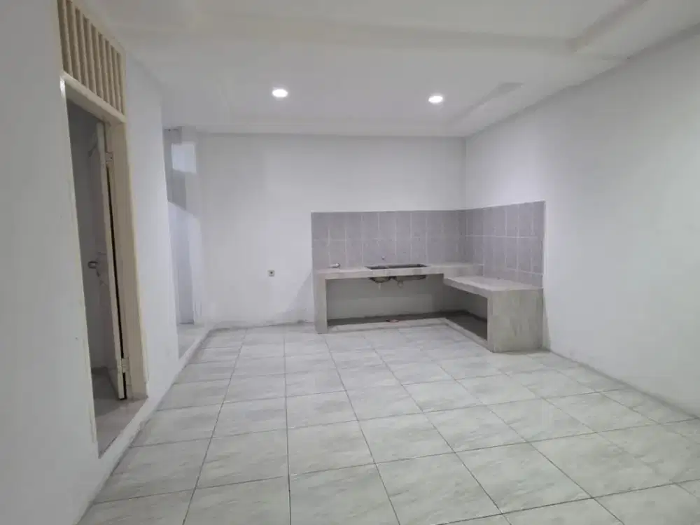 Dijual Rumah Hook Lokasi Strategis di Taman Palem Lestari Cengkareng